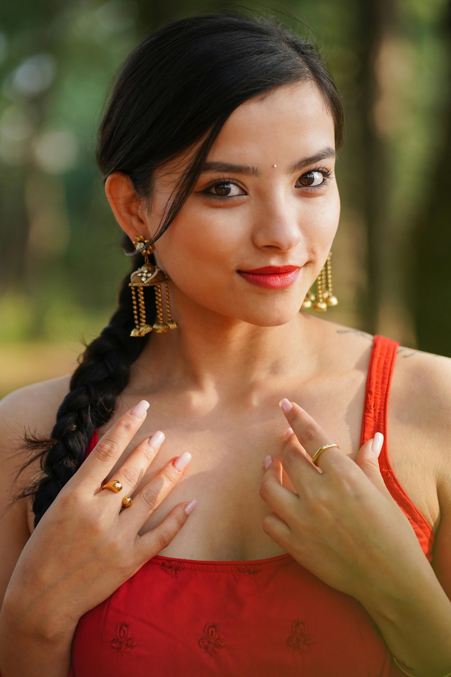 pexels-puskar-rai-2536703-20041011 girl with a jawline